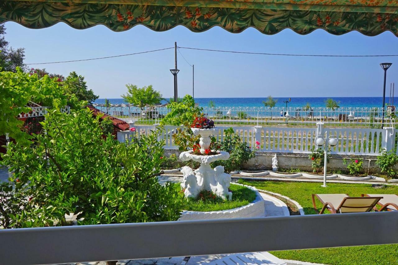 Villa Fofo - Beautiful Sea Front Villa With 650M2 Garden Nea Kallikrateia Kültér fotó