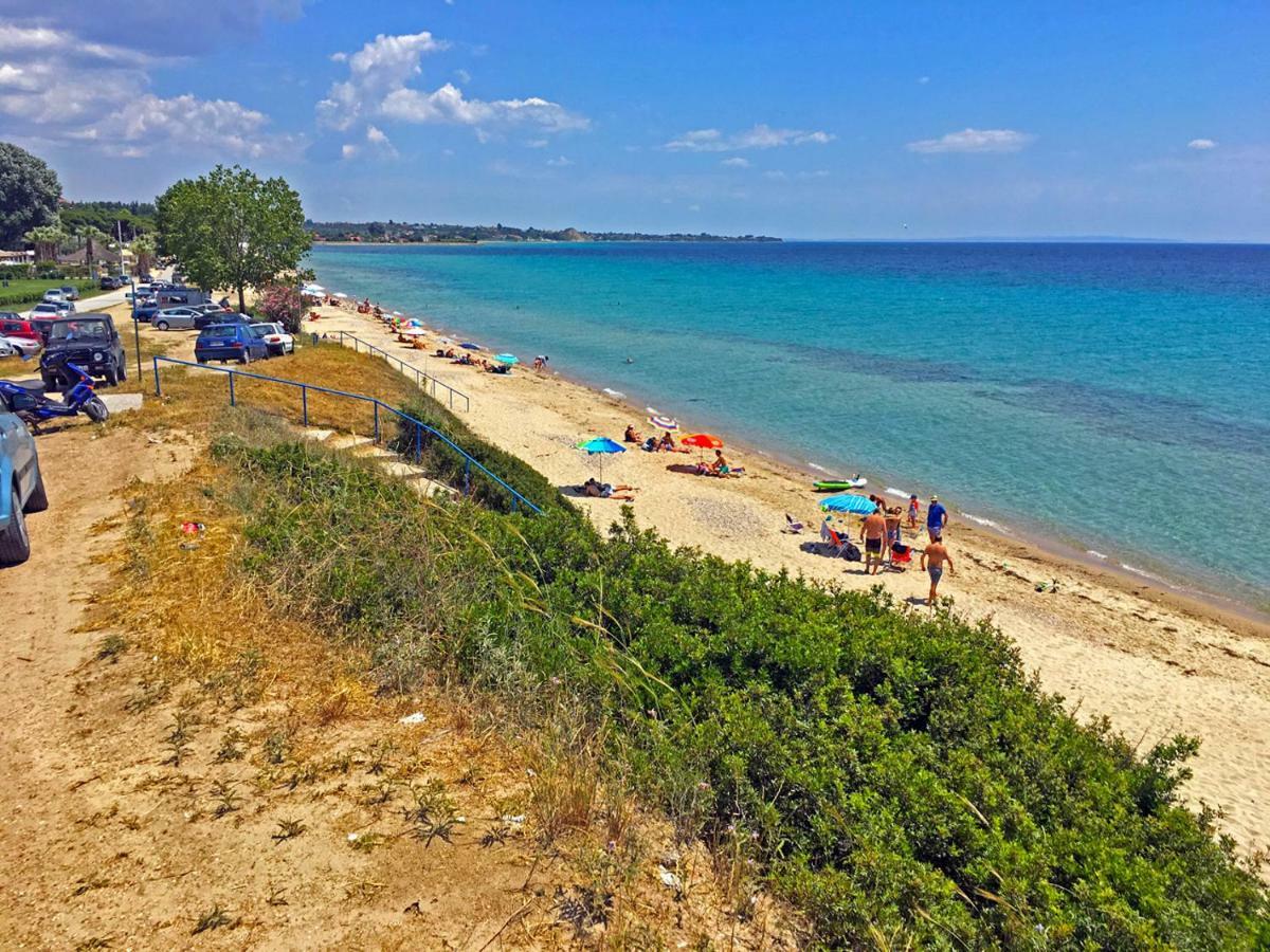 Villa Fofo - Beautiful Sea Front Villa With 650M2 Garden Nea Kallikrateia Kültér fotó
