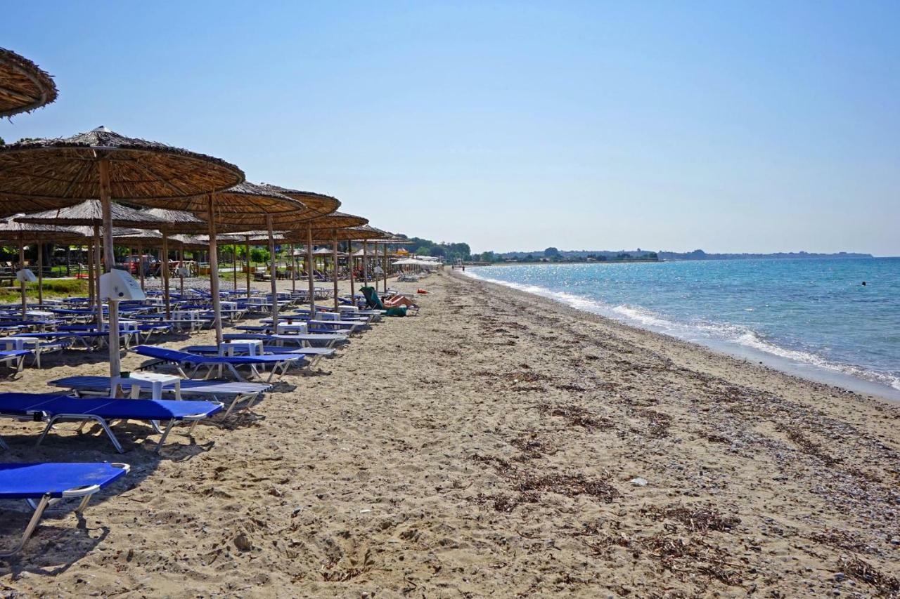 Villa Fofo - Beautiful Sea Front Villa With 650M2 Garden Nea Kallikrateia Kültér fotó
