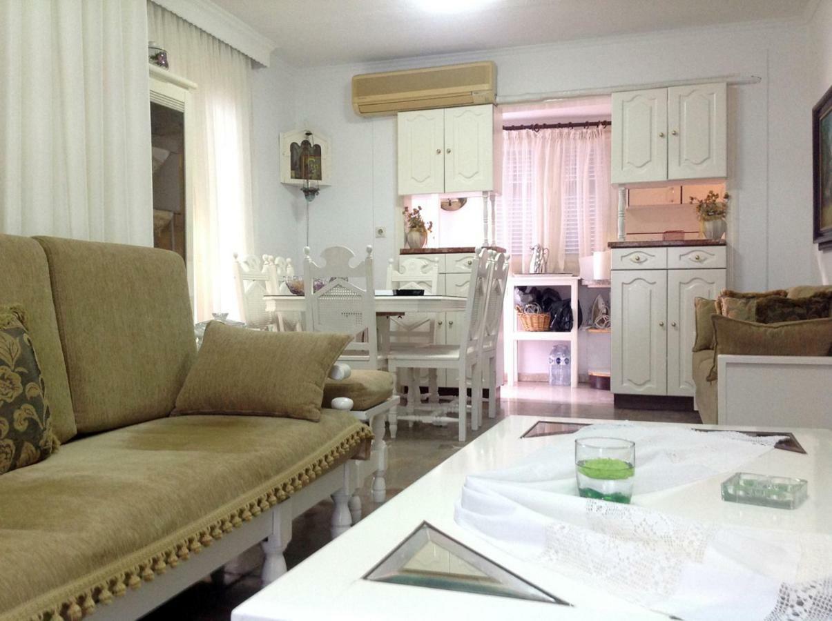 Villa Fofo - Beautiful Sea Front Villa With 650M2 Garden Nea Kallikrateia Kültér fotó