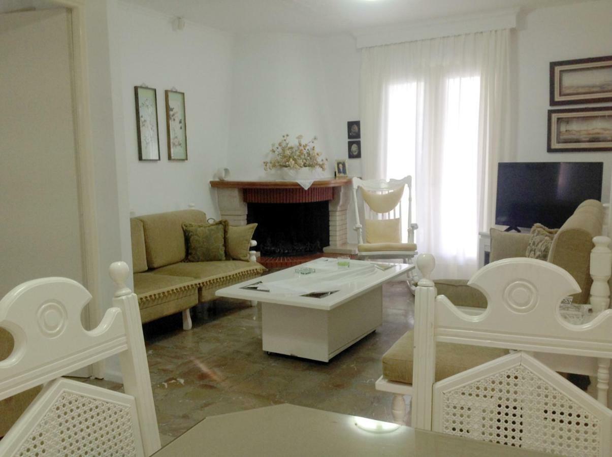 Villa Fofo - Beautiful Sea Front Villa With 650M2 Garden Nea Kallikrateia Kültér fotó