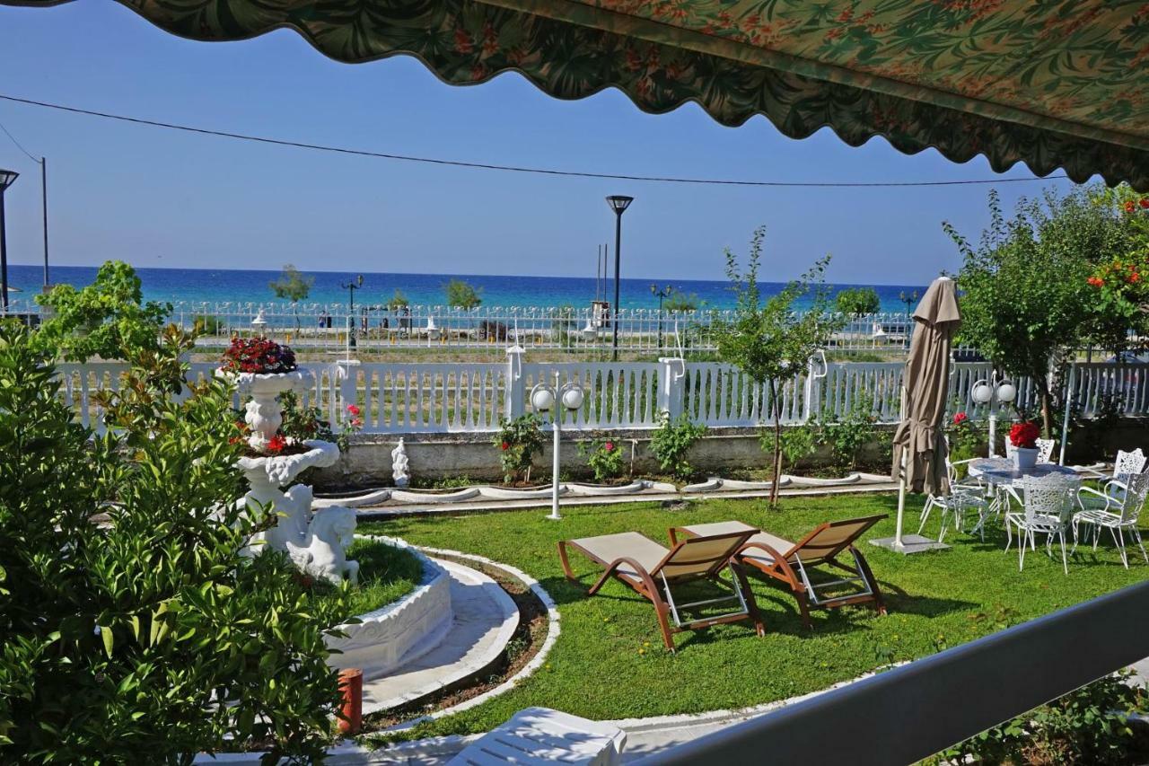 Villa Fofo - Beautiful Sea Front Villa With 650M2 Garden Nea Kallikrateia Kültér fotó